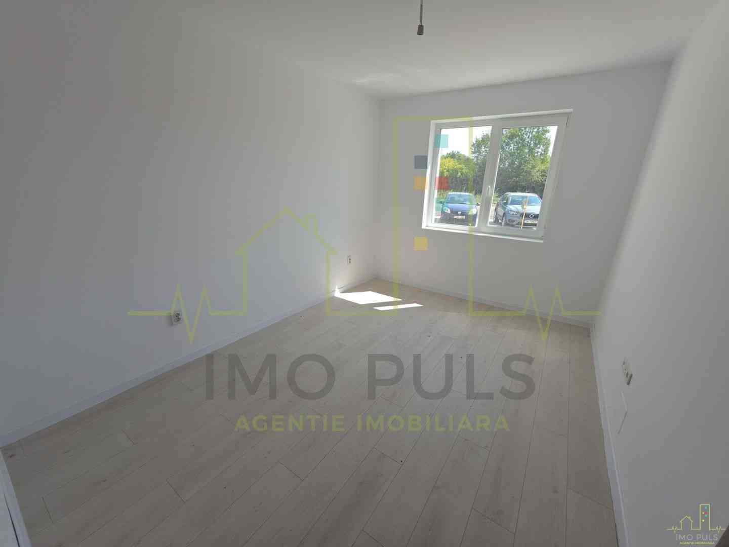 Apartament la parter cu balcon. ...