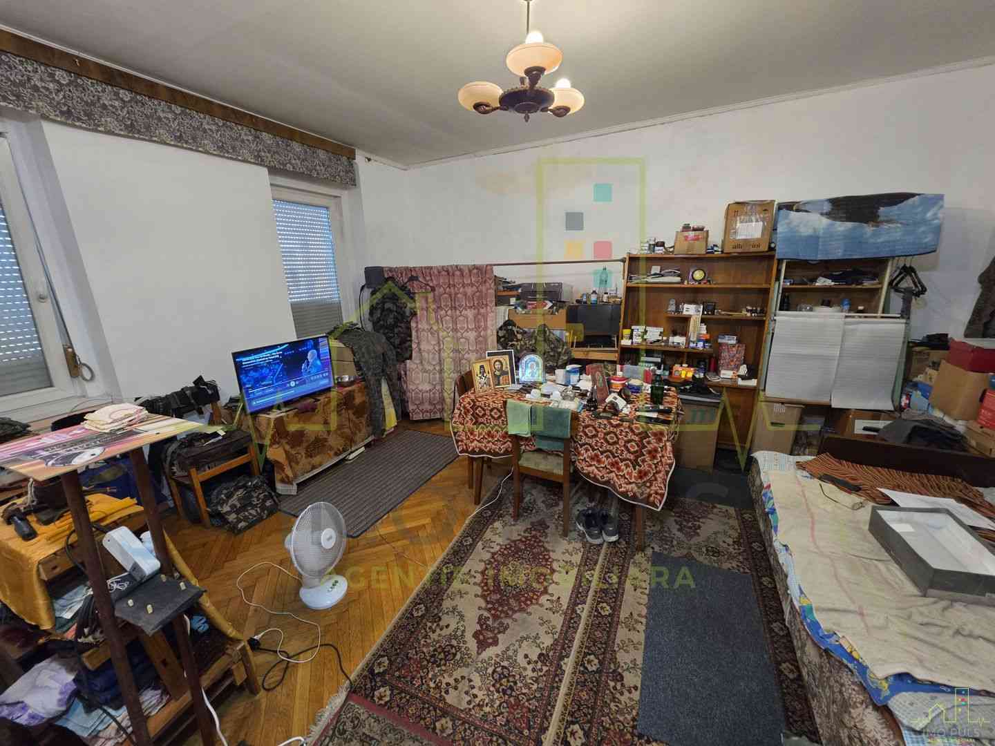Apartament cu curte in CF. Lunei...
